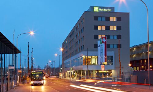 HolidayInn_01_900x675px.jpg